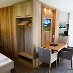 Alp-in Apartment *