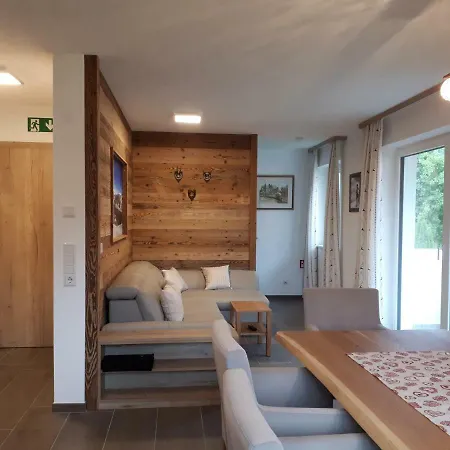 Alp-in Apartment *