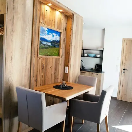 Alp-in Apartment *